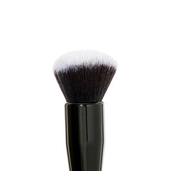 Brosse e.l.f. Ultimate Blending Brush, tête en dôme, idéal pour estomper le bronzer.