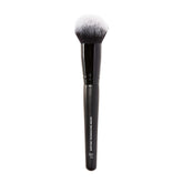 Pinceau elf, fond de teint buffant fin, offre un fini naturel.