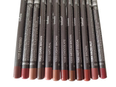 Set de crayons lèvres et yeux brun ultra-fin, polyvalence pour tous les looks.