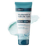 Gommage Envy visage acide hyaluronique et salicylique hydrate profondément la peau.