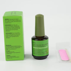 Application simple du dissolvant Eodci sur l’ongle.