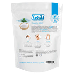 Epsoak verse les sels dans l'eau chaude du bain.