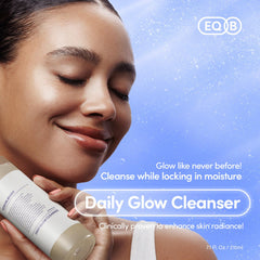 Texture gel Douce du Daily Glow Gel Cleanser offrant une application légère et agréable.
