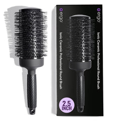 Brosse Ergo ronde en céramique ionique pour un séchage rapide et lisse.
