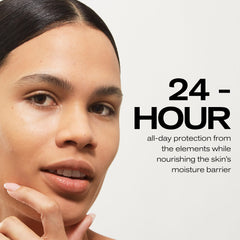 Application visage avec la crème hydratante Erno Laszlo