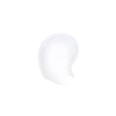 Essence Gloss Extrême Volume — lèvres visiblement plus pulpeuses et brillantes.