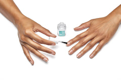 Base coat essie favorise l’adhérence couleur sur vos ongles.