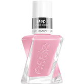 Vernis essie Bodice Goddess dans son flacon, couleur rose pâle prête à une manucure élégante.