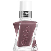 Vernis essie gel couture emmene-moi-au-fil pour une manucure taupe durable.