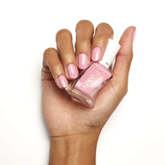Manucure à domicile rapide et sans lampe UV avec Essie Gel Couture Haute To Trot.