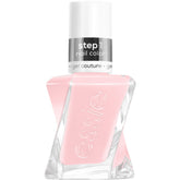 Essie Gel Couture — bouteille rose pâle avec éclat durable.