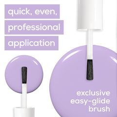 Essie Lilacism, fini brillant, reflet satiné qui attire la lumière.