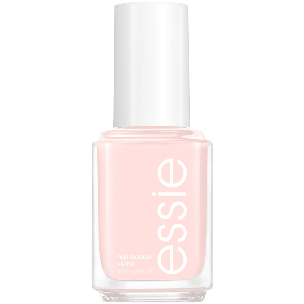 Vernis Essie Mademoiselle offre une brillance satinée pour une manucure élégante.