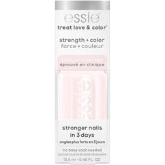 Teinte rosée naturelle essie Treat Love et Couleur sur ongles, rendu délicat et uniforme.