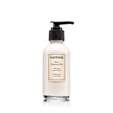 Évanhealy Rose Lait Nettoyant : bouteille crèmeuse prête pour une application douce et nettoyante.