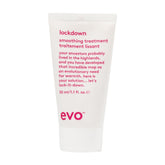 Soin lissant EVO Lockdown dans son emballage, prêt pour voyage et démêlage facile.