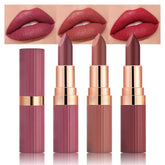 evpct ensemble rouge crème mate sur les lèvres, fini velouté et couleur durable.