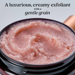Application du gommage Fable & Mane sur cuir chevelu, soin délicat et detoxifiant.