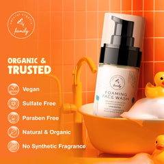 La Famille Naturelle et Biologique – application mousse-visage douce pour routine quotidienne.