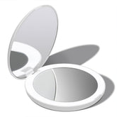 Miroir Fancii avec lumière naturelle pour un maquillage précis en voyage.