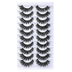 FARRED style plume: cils courts pour un look discret et élégant.