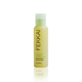 FEKKAI Brilliant Gloss Shampoo : bouteille centrale prête à une routine lumineuse.