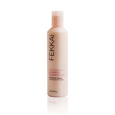 Le shampooing Fekkai Technician Color en bouteille prolonge l'éclat des couleurs.