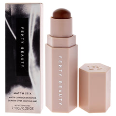Stylo portable pour retouches rapides en déplacement avec Fenty Beauty.