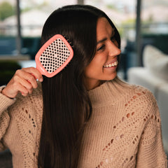 Brosse UNbrush FHI Heat avec brins mini pour lisser les mèches fines.