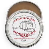 Cire Firehouse sombre dans son pot, tenue durable pour moustache et barbe.