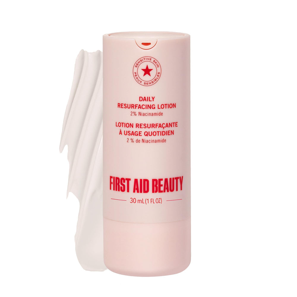 First Aid Beauty lotion acide lactique – flacon visuel, exfoliation douce pour peau acnéique.