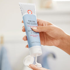 Pompe du Pure Skin Cleanser facilite le dosage precise.