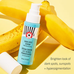 Sérum First Aid Beauty sur visage: réduction des taches solaires et uniformité.