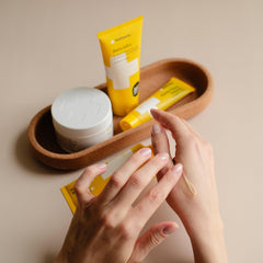 FIRST HONEY Crème réparatrice pieds — avant/après doux et visible
