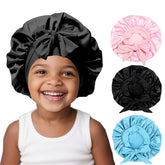 Bonnet FIRSTPELLA en satin pour enfants, ensemble rose, bleu clair et noir, idéal pour le sommeil.