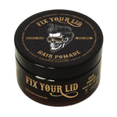 Fix Your Lid pomade: bouteille brillance et tenue moyenne pour un style soigné.