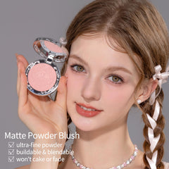 Flower Knows romantisme rose doux usage blush ou illuminateur léger.