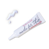 FlutterHabit adhésif clair – flacon mis en avant pour une tenue naturelle des extensions