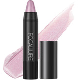 FOCALLURE Ultra Chic Lipstick, couleur rouge vibrante et fini lumineux sur les lèvres.