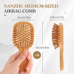 FoldTier brosse mini en bambou, poignee polie pour une prise en main confortable.