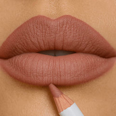 Formless Beauty Lip Liner — tenue longue durée sur les lèvres.