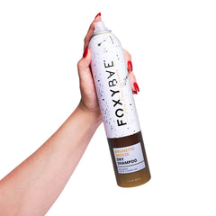 FoxyBae Brunette Breeze: application ciblée pour donner du volume aux cheveux foncés.
