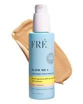 FRÉ Glow Me: bouteille minérale SPF 30 pour une protection légère et hydratation durable.
