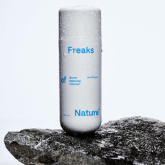 Freaks of Nature Barrier Balancing Cleanser – massage visage, expérience de soin douce et apaisante.