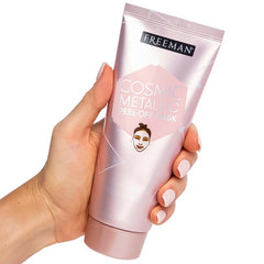Application du masque Freeman sur le visage pour peau sensible et apaisée