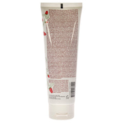 Fresh Sugar Fraise – mousse légère préparant la peau au soin suivant.