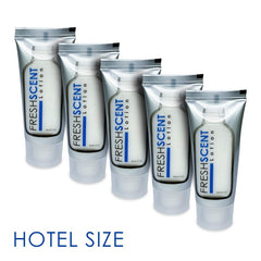 Freshscent Lotion 1oz, affichage hôtel élégant, présentation soignée et hygiène simplifiée.