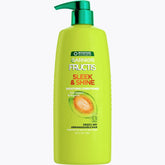 Bouteille Fructis Conditionneur Soyeux et Brillance prête pour une routine lissage.