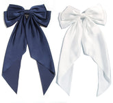 Furling Pompoms, noeud satin bleu nuit, allure chic et durable.