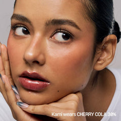 fwee 3D Voluming Gloss – texture gel hydratante, toucher doux et léger.